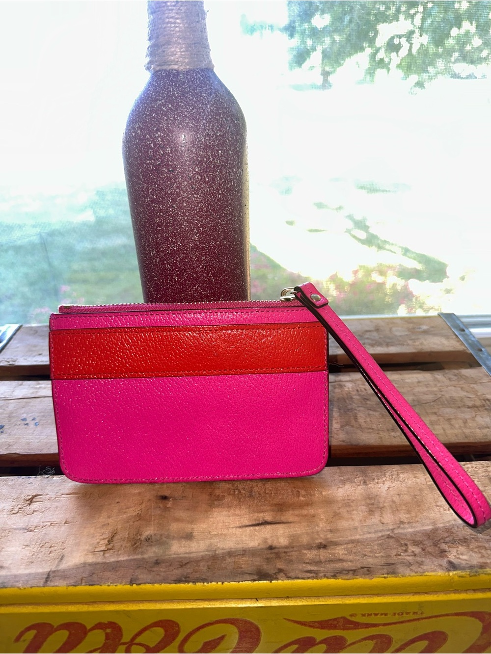Kate Spade New York "Kirk Park Bee" Bow Wristlet ~ NWOT - - Picture 5 of 15